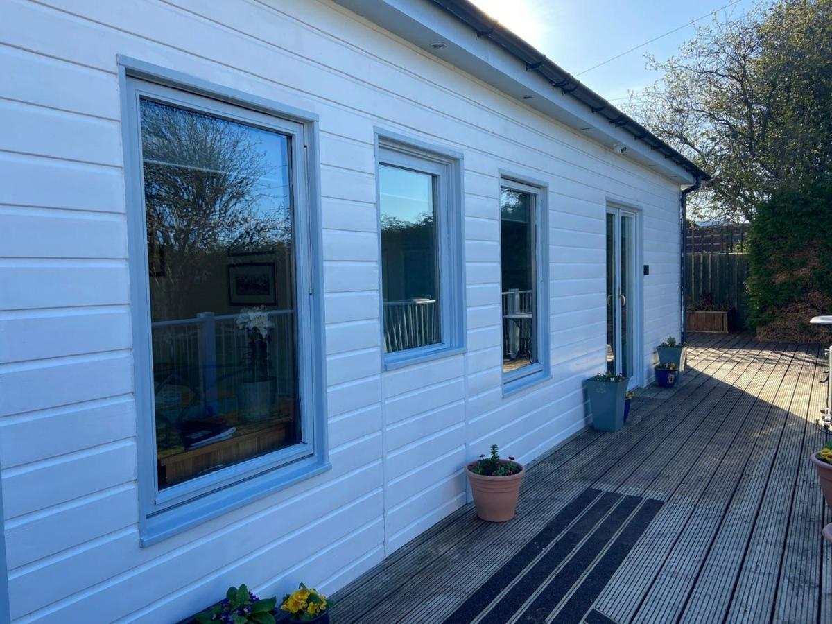 Chalet On The Green - Self Contained With Parking. Inshes Exterior photo