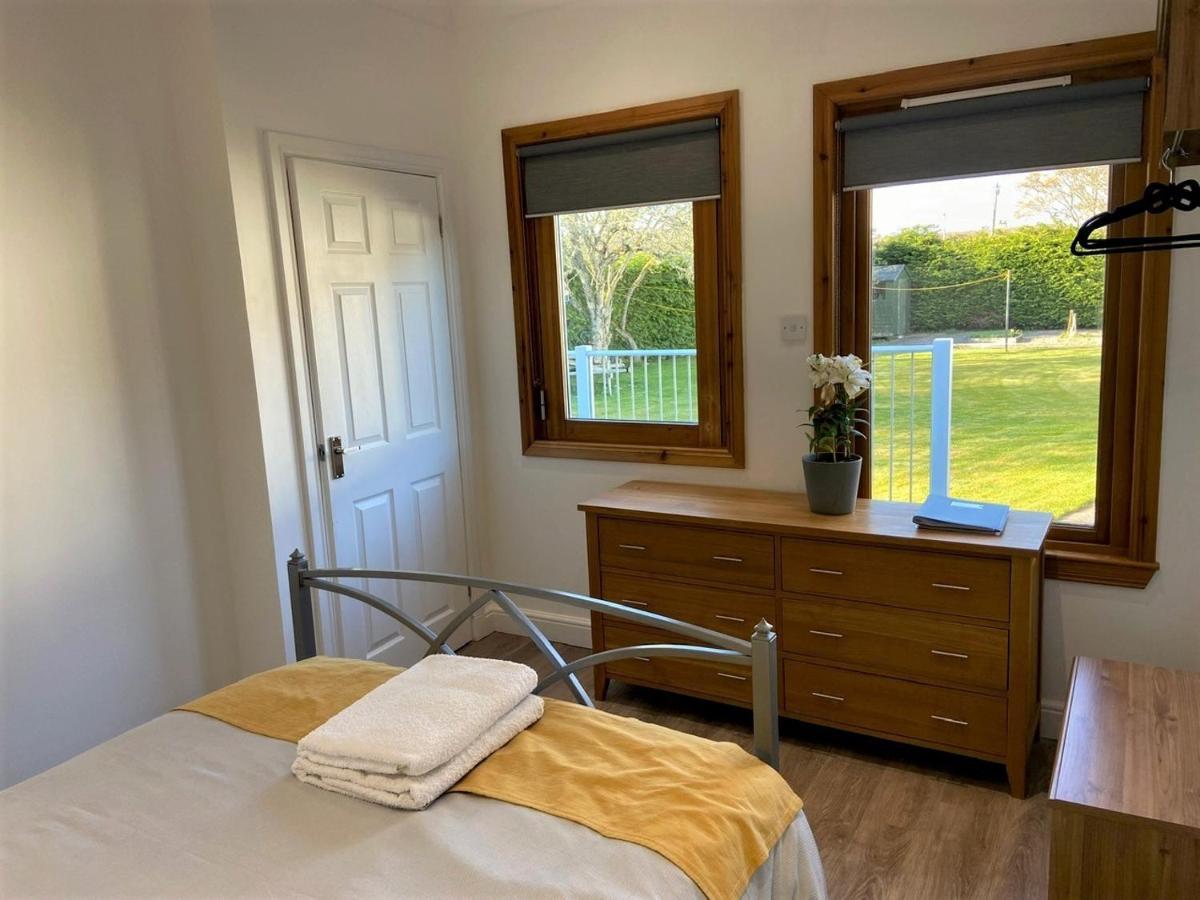 Chalet On The Green - Self Contained With Parking. Inshes Exterior photo