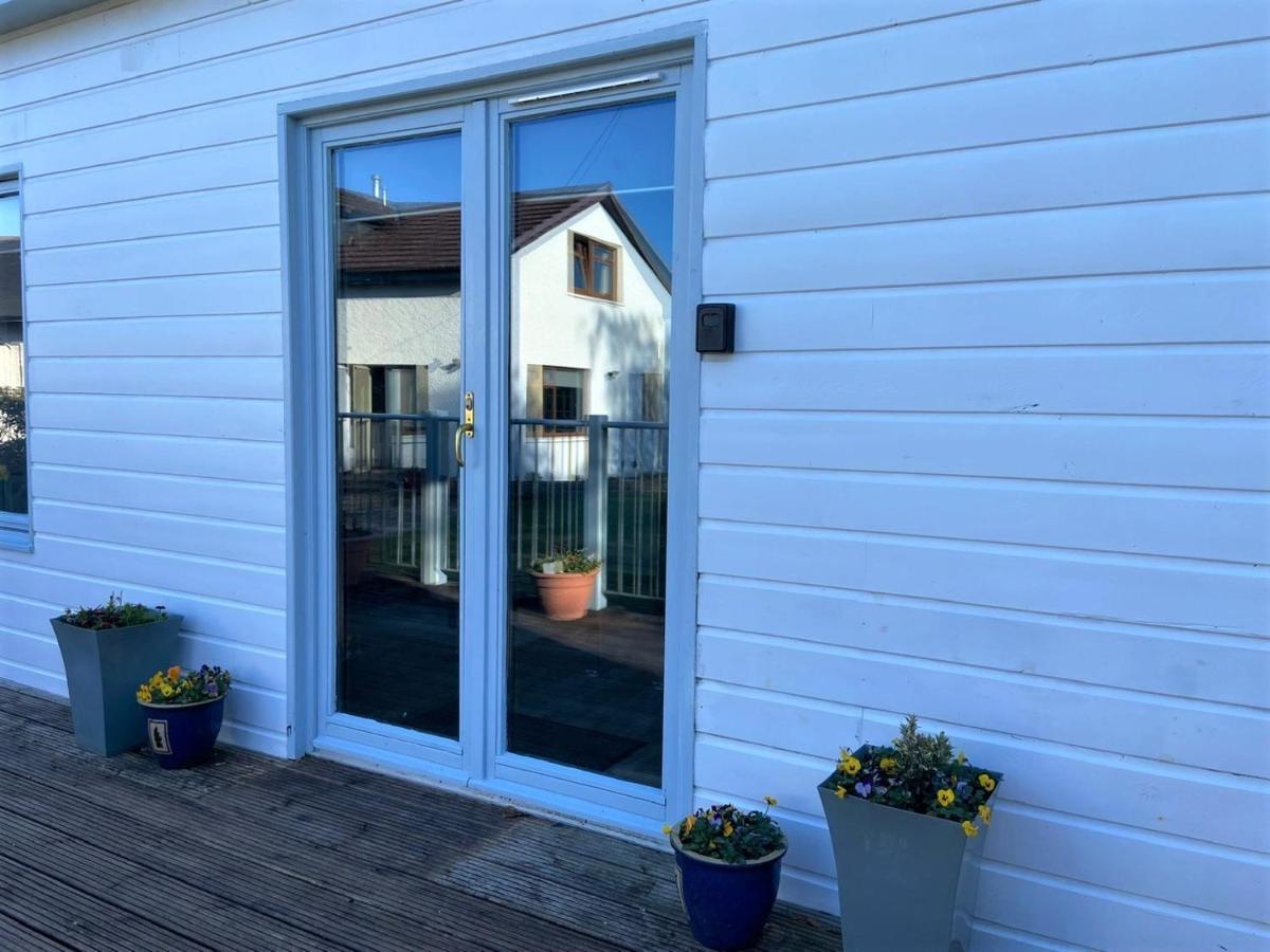 Chalet On The Green - Self Contained With Parking. Inshes Exterior photo